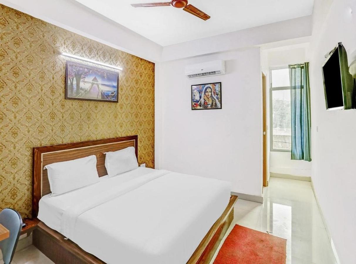 Hotel Noida Continental Exteriör bild