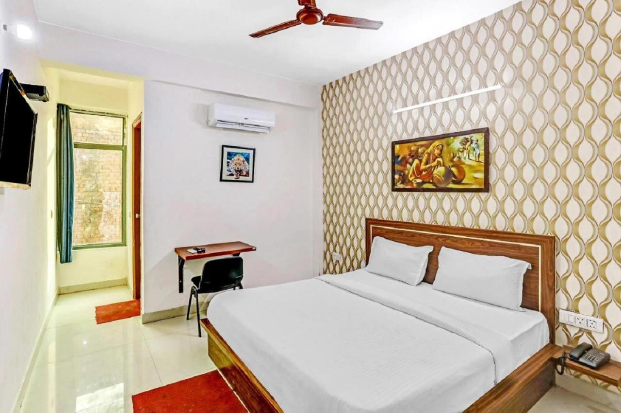 Hotel Noida Continental Exteriör bild