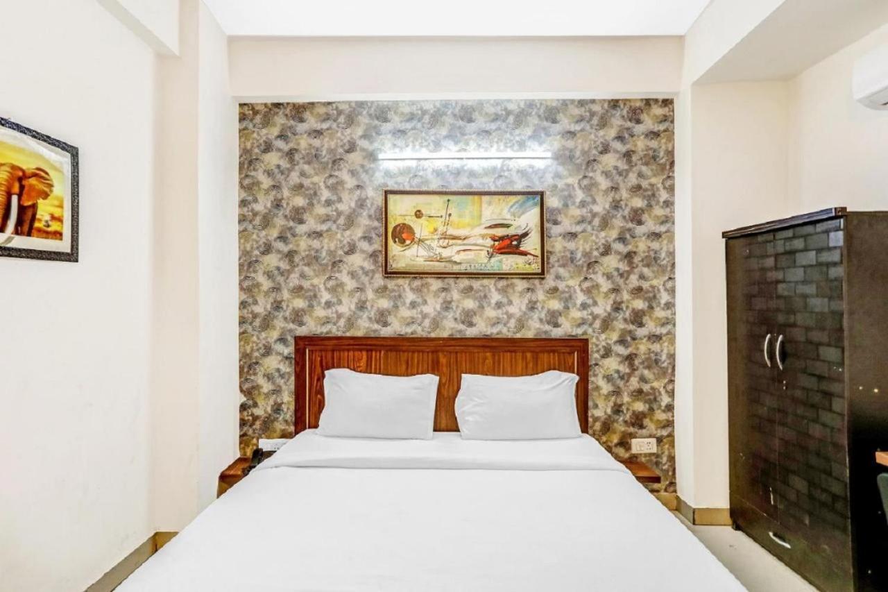Hotel Noida Continental Exteriör bild