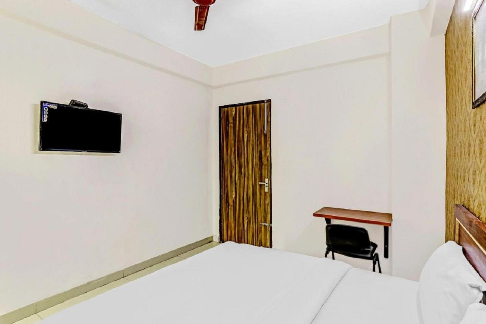 Hotel Noida Continental Exteriör bild