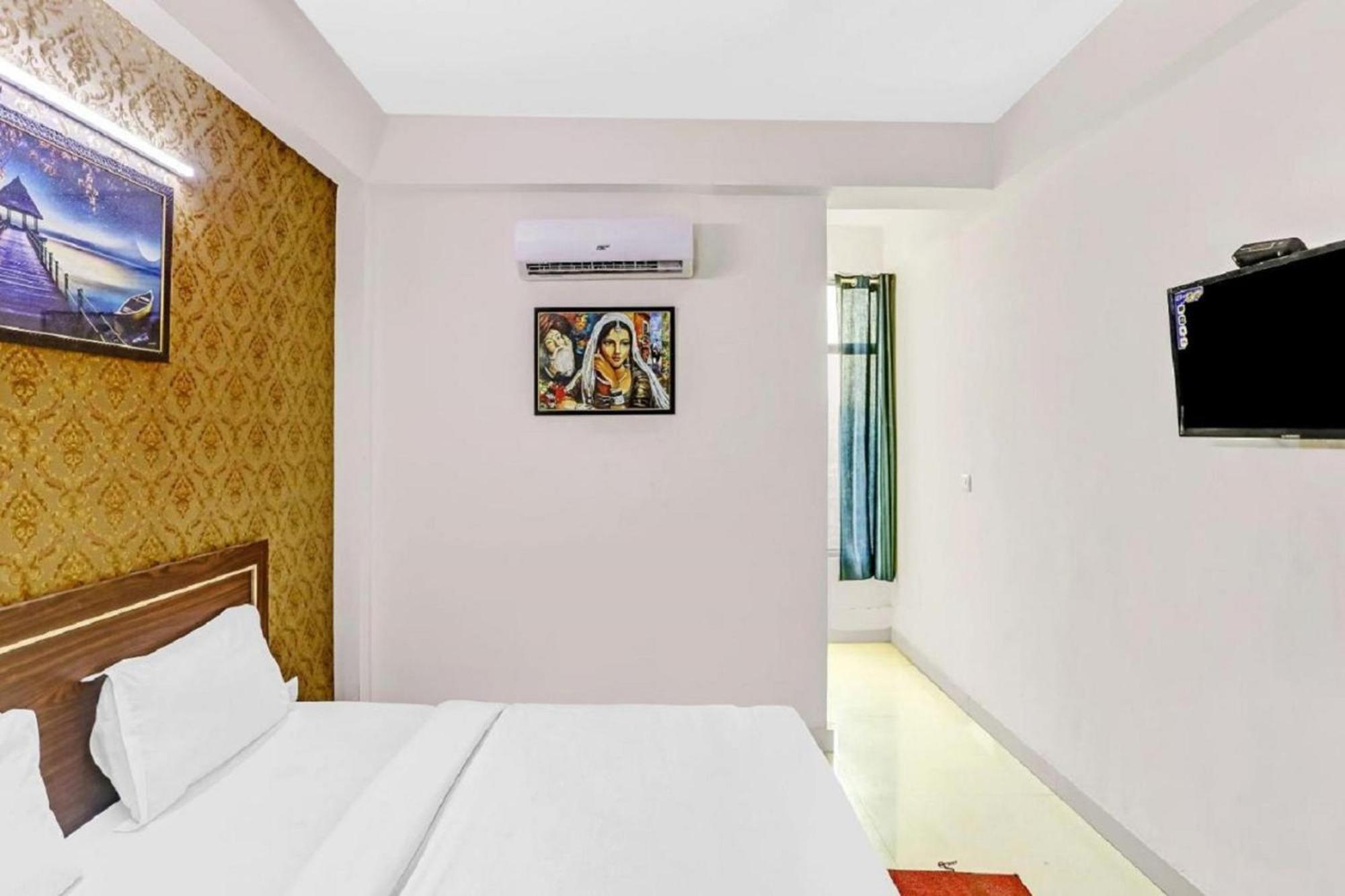 Hotel Noida Continental Exteriör bild