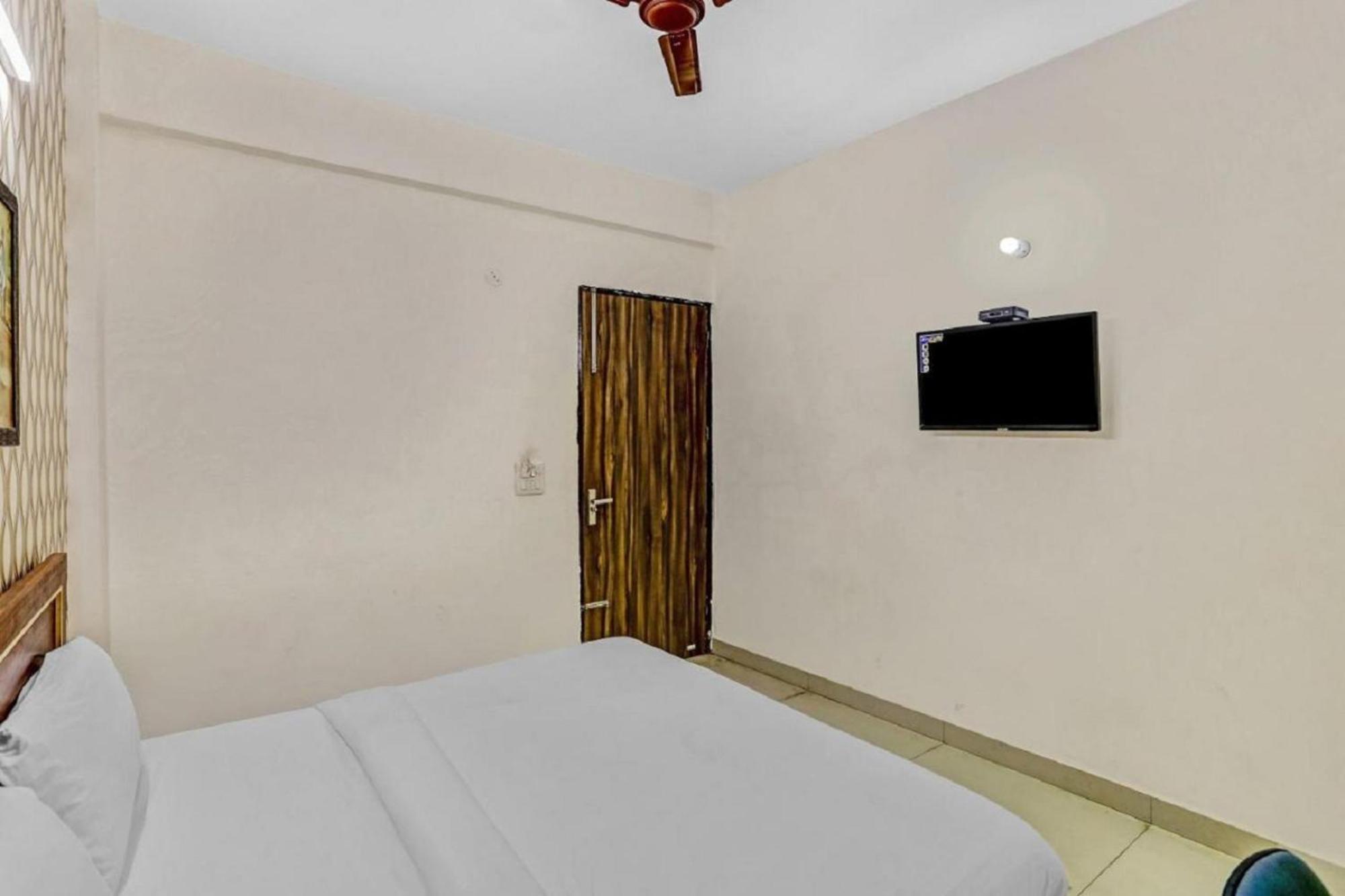 Hotel Noida Continental Exteriör bild