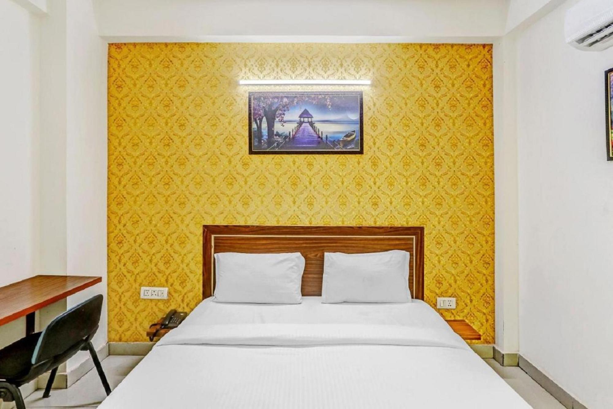 Hotel Noida Continental Exteriör bild