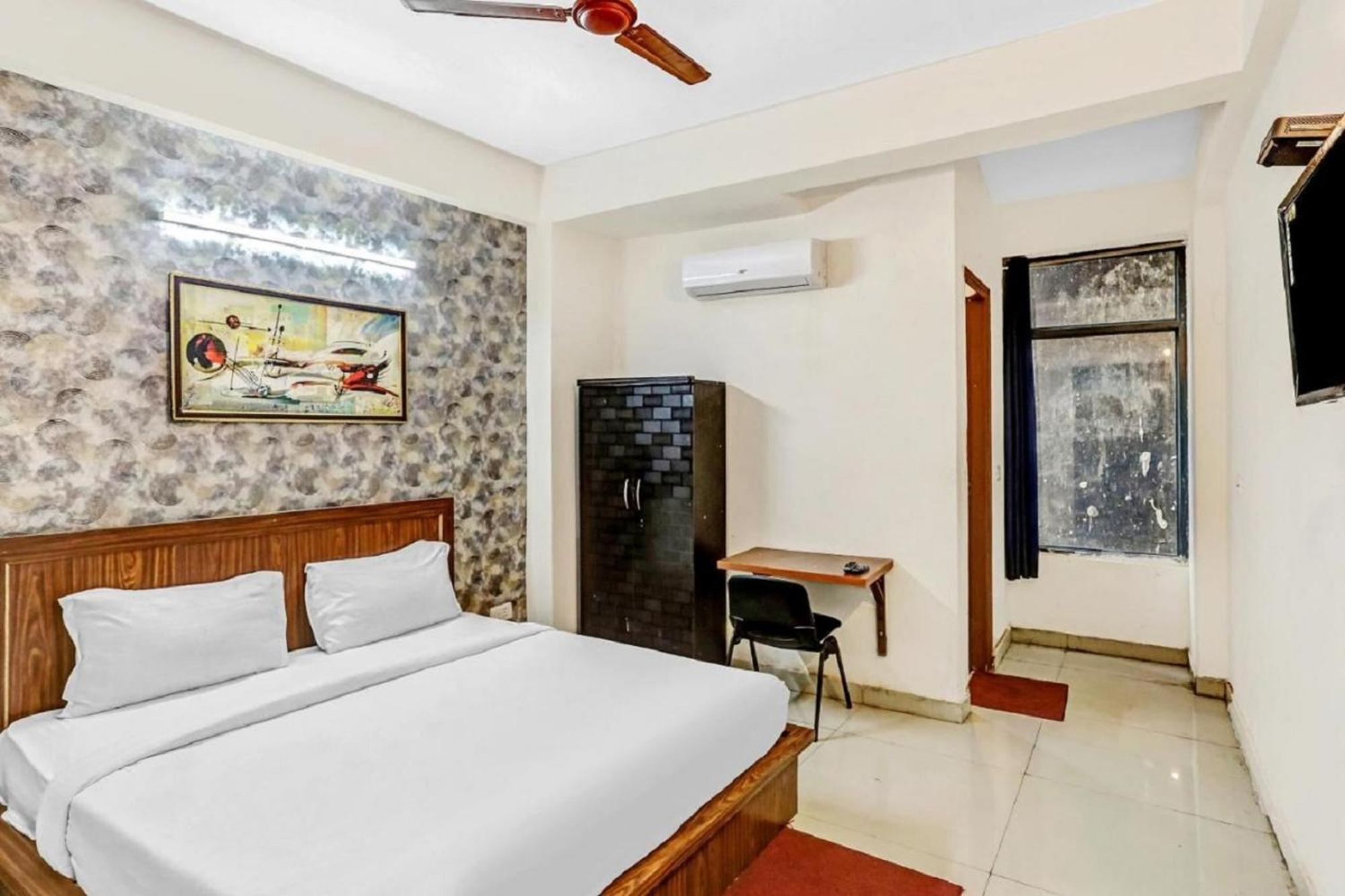 Hotel Noida Continental Exteriör bild