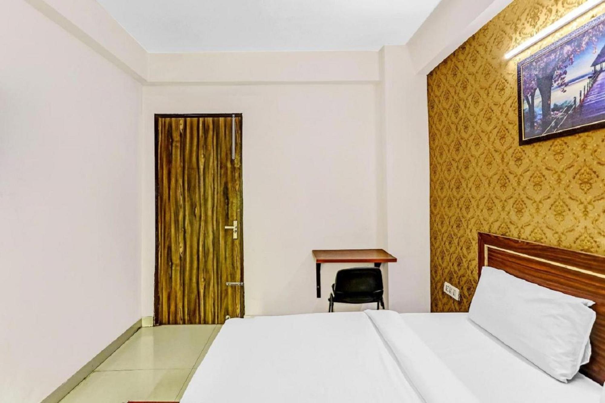 Hotel Noida Continental Exteriör bild