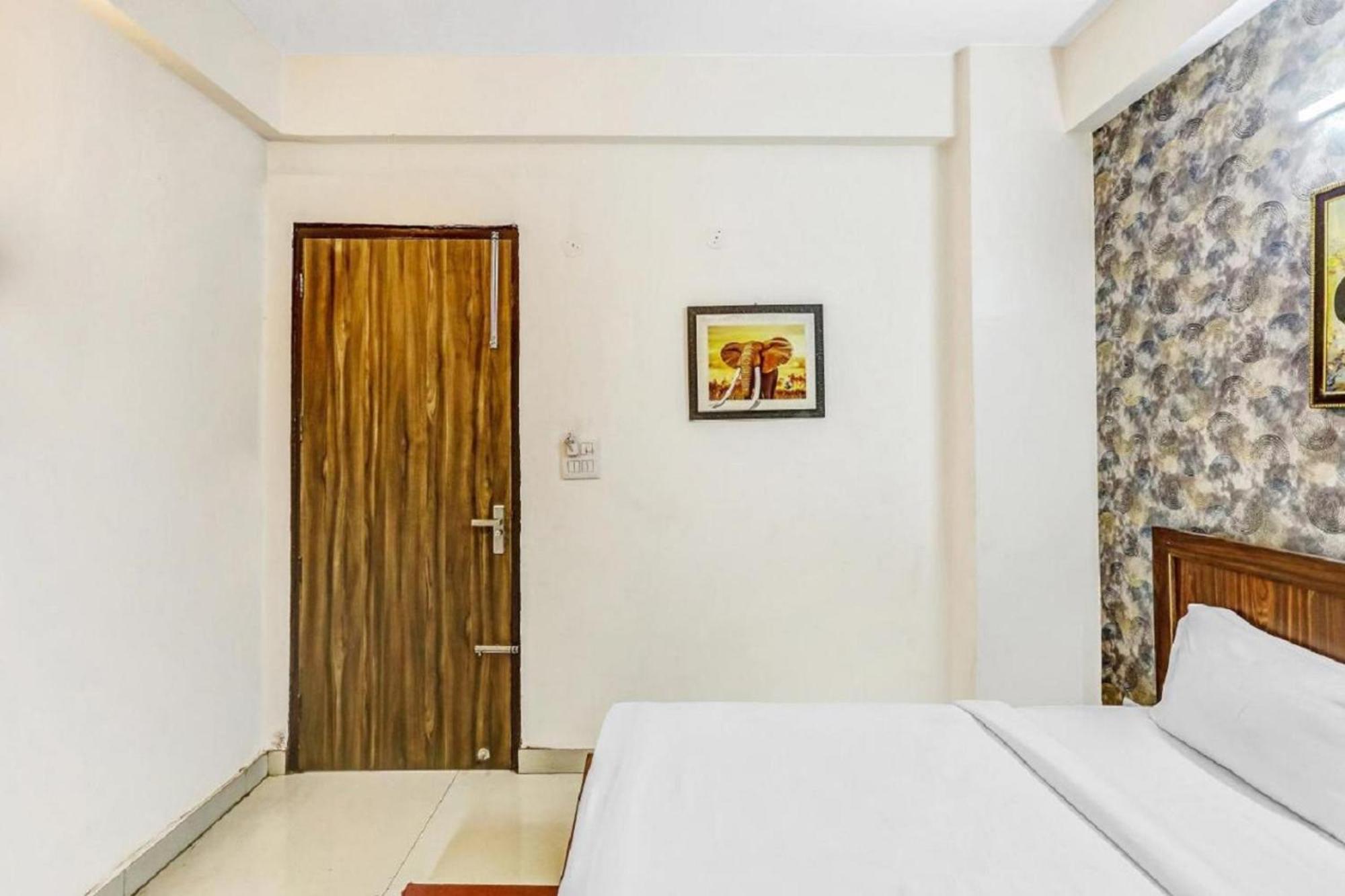 Hotel Noida Continental Exteriör bild