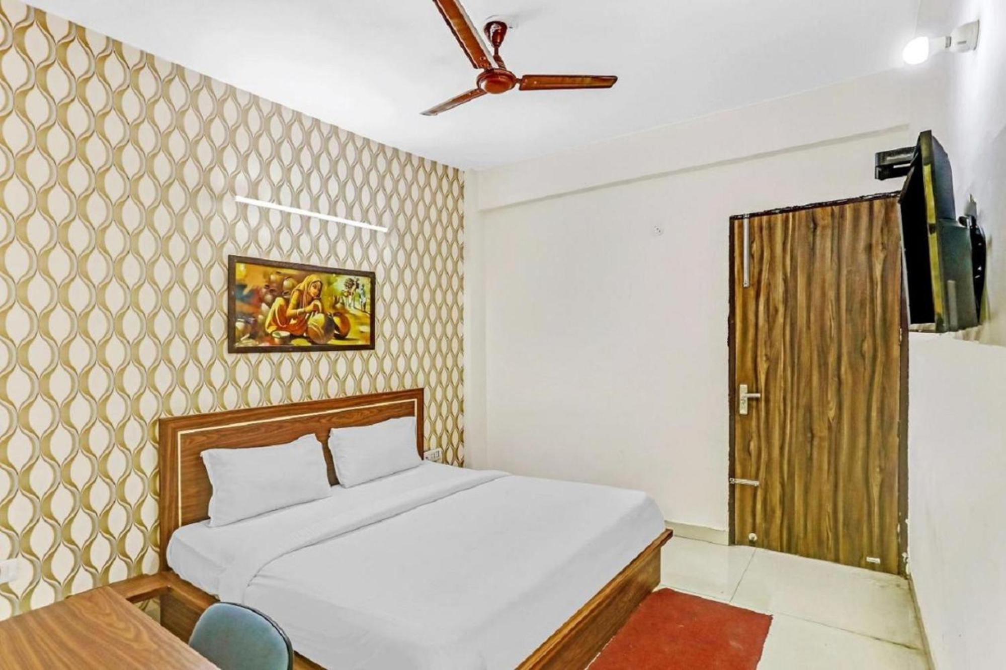 Hotel Noida Continental Exteriör bild